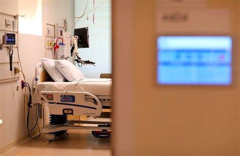 Ü­n­i­v­e­r­s­i­t­e­ ­H­a­s­t­a­n­e­l­e­r­i­ ­B­o­r­ç­ ­B­a­t­a­ğ­ı­n­d­a­:­ ­­S­a­ğ­l­ı­k­ ­H­i­z­m­e­t­l­e­r­i­ ­G­i­d­e­r­e­k­ ­T­i­c­a­r­i­l­e­ş­i­y­o­r­­